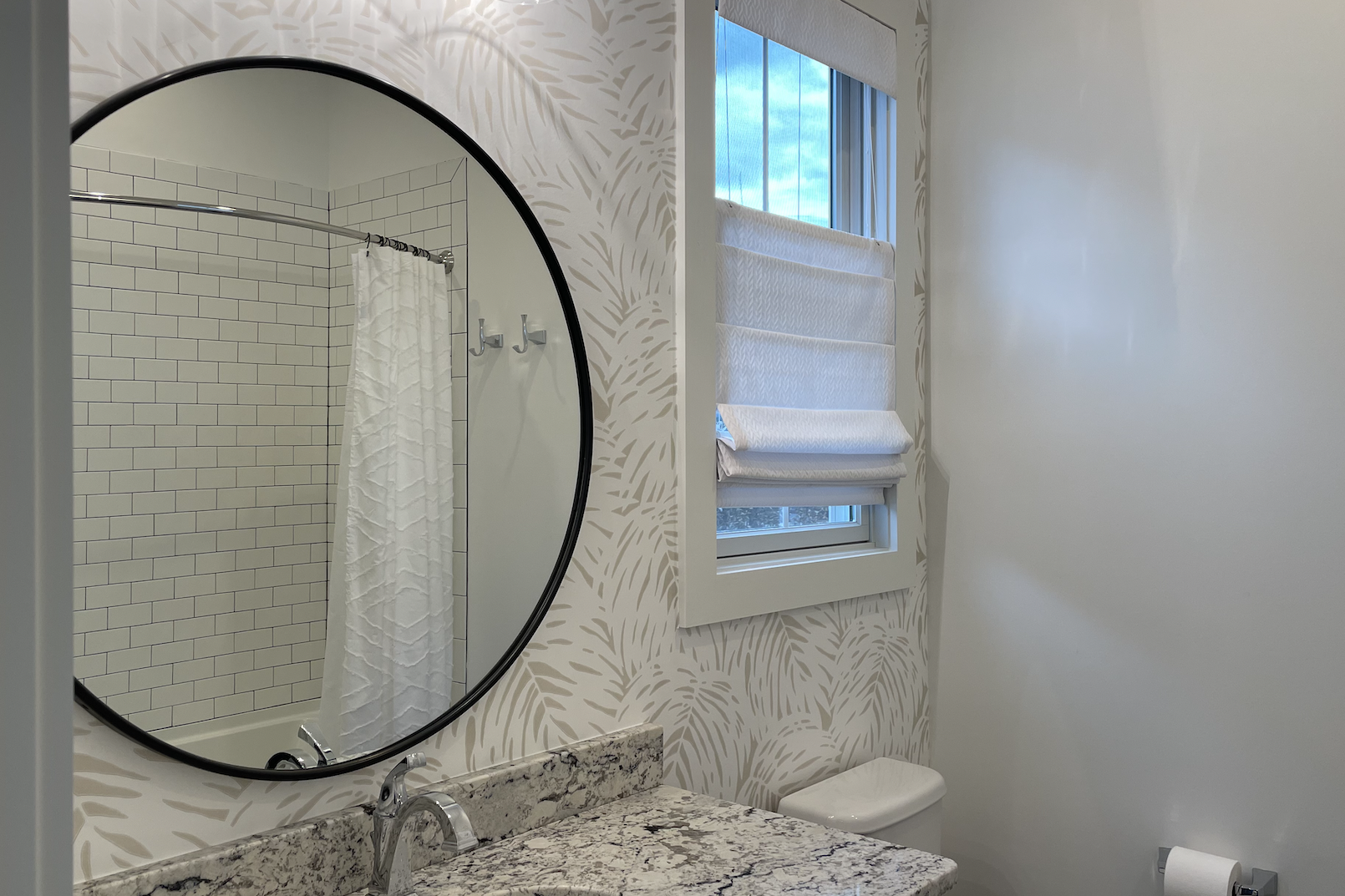 How We Apply Wallpaper: A Comprehensive Guide 23 wallpaper in bathroom