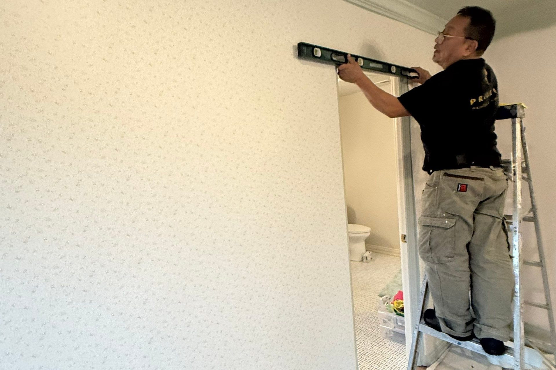 Why Professional Installers Don't Warranty Peel and Stick Wallpaper 17 8c7d5949 2333 4f2c a07d 1039b9545ba9 scaled uai